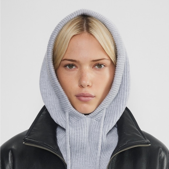 Aritzia Accessories - Aritzia Sunday Best Ribbed Hood!